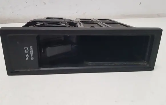 Head unit multimedia control