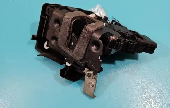 Ford Mondeo MK IV Front door lock 6M2A-R21813-EB IMPRK1475390
