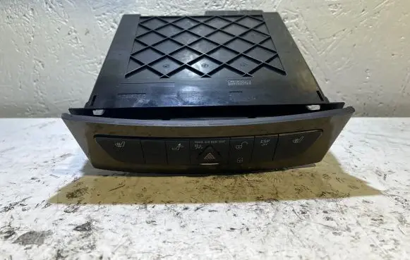 Mercedes-Benz E W211 Dashboard storage box/compartment 16107250001