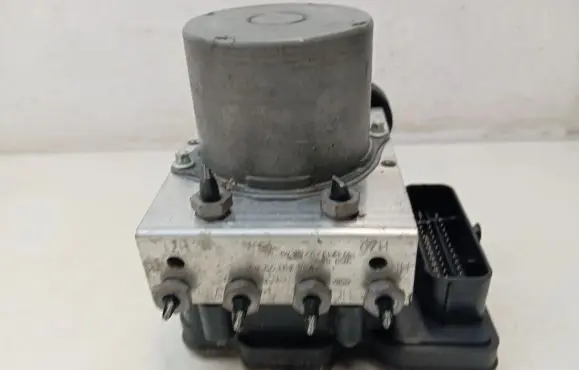 Mercedes-Benz C AMG W205 ABS Pump A2054312200