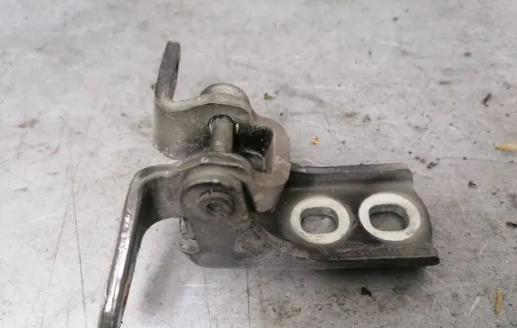 Opel Zafira C Front door lower hinge 