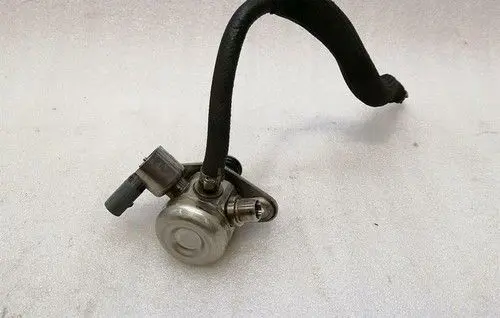 Mercedes-Benz A W176 Mechanical fuel pump A1330700001