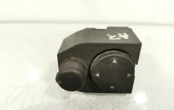 Wing mirror switch