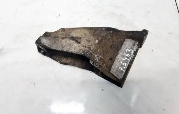 Volkswagen PASSAT B5.5 Engine mounting bracket 8D0199307P