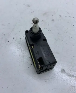 Opel Zafira B Headlight level adjustment motor 0307853306