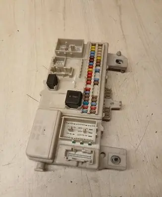 Volvo S40 Fuse module 30765015 05048592