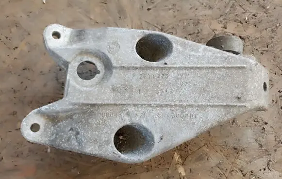 BMW 5 F10 F11 Engine mounting bracket 22116781227 6781227