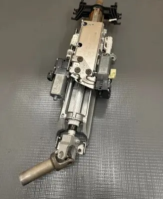 Steering wheel axle set
