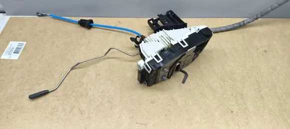 Mercedes-Benz A W176 Front door lock A1667200635