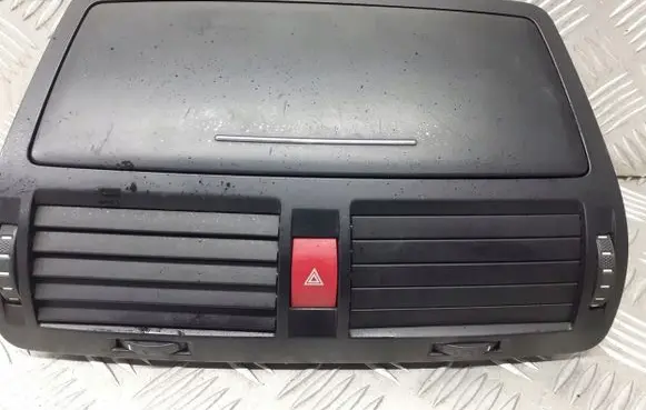 Skoda Octavia Mk2 (1Z) Dashboard air vent grill cover trim 1Z0820951