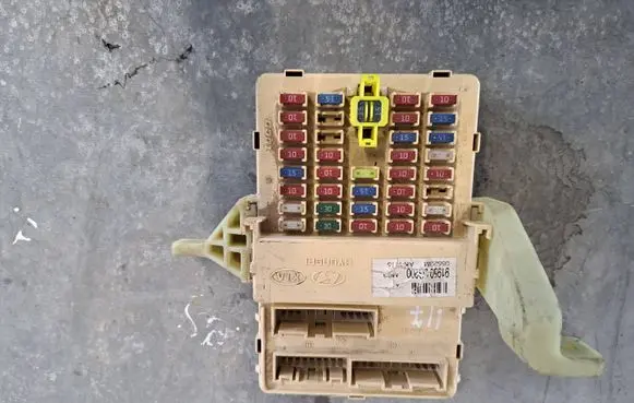 KIA Magentis Fuse module 919502G200 05523M