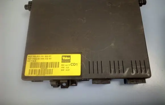 Peugeot 406 Fuse module 9650623280 16165501