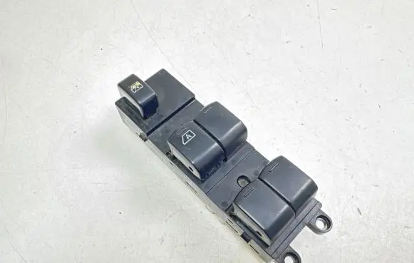 Nissan Note (E11) Electric window control switch 254019U10A