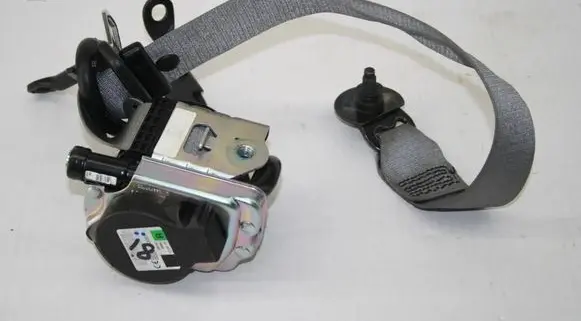 BMW i8 Front seatbelt 