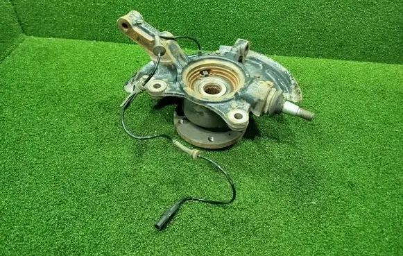 Front wheel hub spindle knuckle