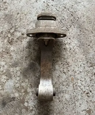 Engine mount bracket