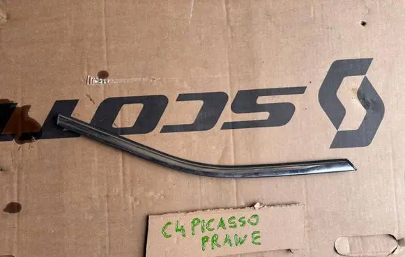 Citroen C4 I Picasso Front arch trim