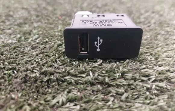 BMW i3 USB socket connector 6820397 84106820397