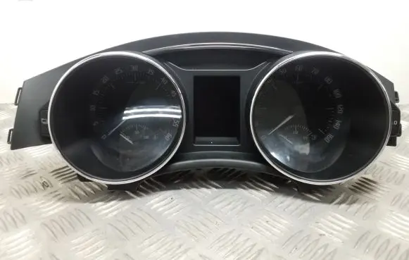 Speedometer (instrument cluster)