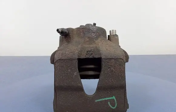 Volkswagen Golf IV Front brake caliper