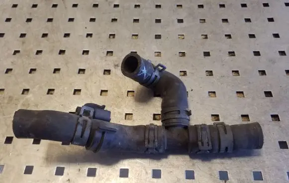 Engine coolant pipe/hose