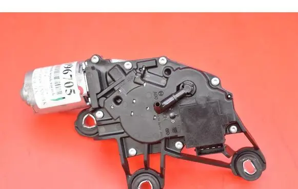 Volkswagen Golf IV Rear window wiper motor 0390201592