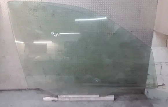 Mercedes-Benz ML W163 Front door window glass four-door 