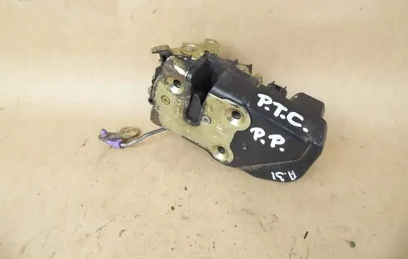 Chrysler PT Cruiser Front door lock 