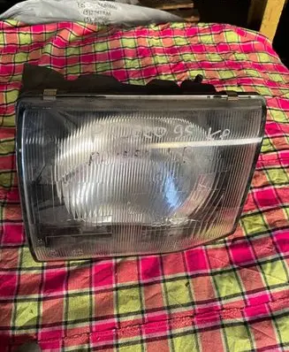 Mitsubishi Pajero Headlight/headlamp 020240