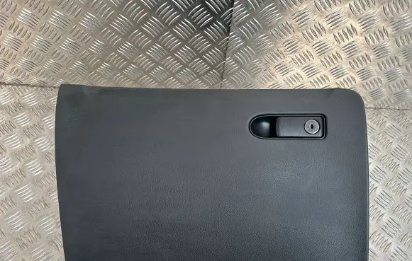 Glove box