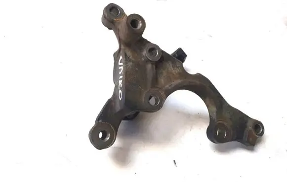 Toyota Hilux (AN120, AN130) Engine mounting bracket B579N4