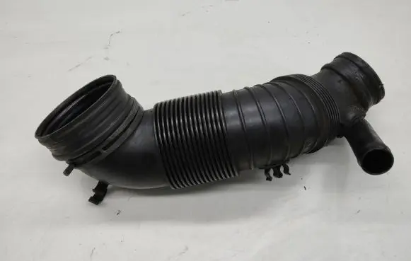Seat Alhambra (Mk2) Turbo air intake inlet pipe/hose 5N0129556