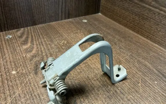 Opel Vivaro Rear door lock loop/hook striker 006259D