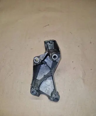 Audi A4 S4 B6 8E 8H Engine mounting bracket 8E0199307A