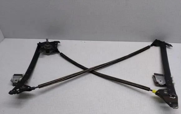 Rear door manual window regulator