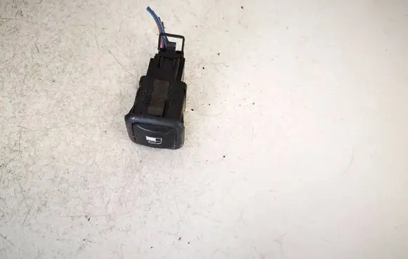 Volkswagen Golf IV Fuel tank opening switch 3b0959833a