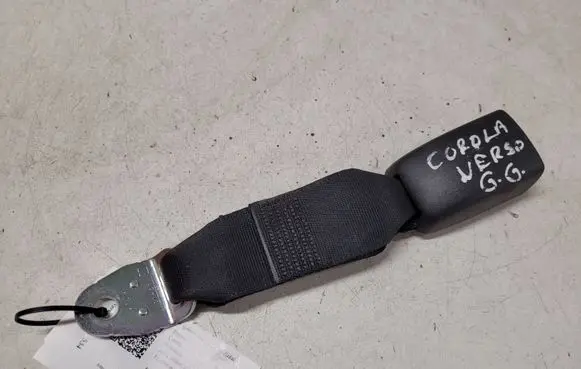 Toyota Corolla Verso AR10 Middle seatbelt buckle (rear) E034501