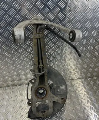 Volkswagen Touareg II Front wheel hub 7D6407246A