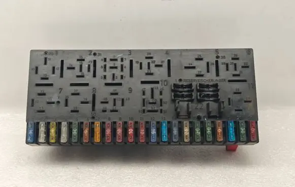 Audi 80 90 S2 B4 Fuse box set 443941822B