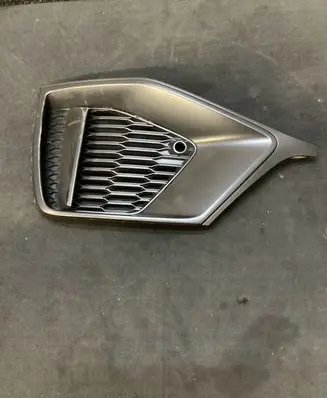 Audi Q8 Front bumper lower grill 4M8807681A AU5363U8
