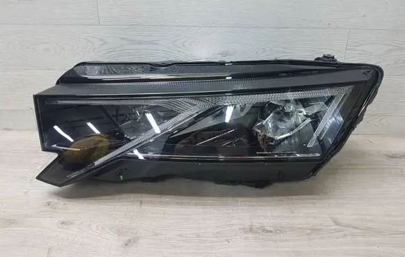 Skoda Octavia Mk4 Headlight/headlamp 5E4941035 0301134233A E22A649