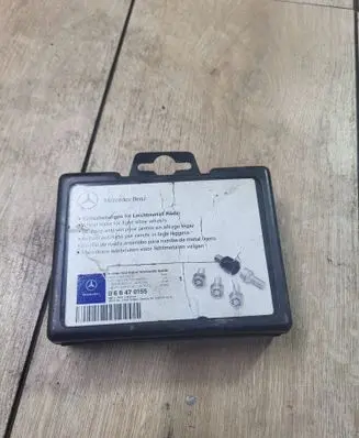 Mercedes-Benz C W204 Nuts/bolts B66470155