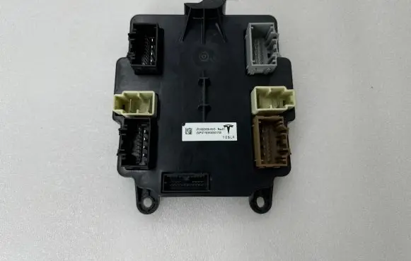 Tesla Model X Door control unit/module 106205600D G9183530001700