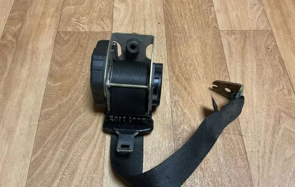 Ford Focus Rear seatbelt 98ABA611B68BR 65832