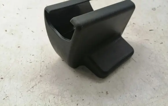 Toyota Avensis T270 Front passenger seat rail trim 7213705050C0 7213705050