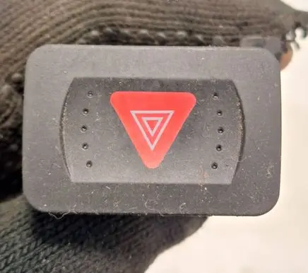 Volkswagen Golf IV Hazard light switch 1J0953235J 0520 SAE0C89