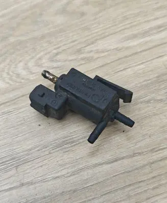 Volvo XC70 Turbo solenoid valve 1275924 72224001