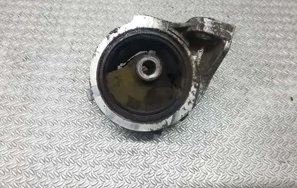 Honda HR-V Engine mount bracket