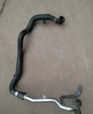 Renault Trafic III (X82) Engine coolant pipe/hose