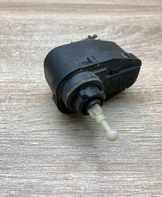 Volkswagen Golf III Headlight level adjustment motor 1H0941295A 0307851349 WITHPLUG